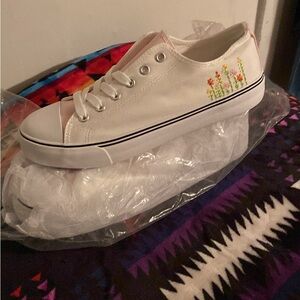Floral Embroidered White Canvas Sneakers size 9